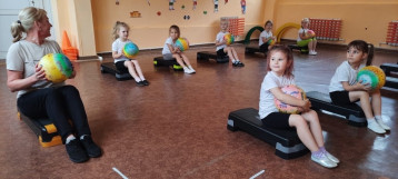 В летний период продолжают работать кружки и секции В летний период продолжают работать кружки и секции.